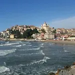 Idyllische Dachwohnung Am Hafen Von Porto Maurizio شقة إمبيريا