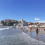 شقة Idyllische Dachwohnung Am Hafen Von Porto Maurizio إمبيريا