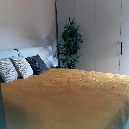 Idyllische Dachwohnung Am Hafen Von Porto Maurizio 因佩里亚