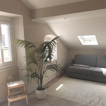 Idyllische Dachwohnung Am Hafen Von Porto Maurizio 公寓 因佩里亚