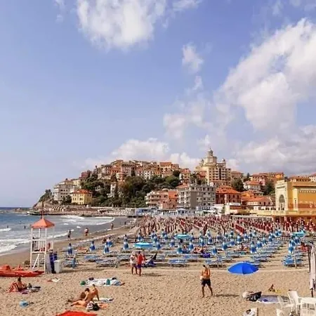 Idyllische Dachwohnung Am Hafen Von Porto Maurizio Apartment Imperia
