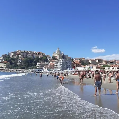 Apartment Idyllische Dachwohnung Am Hafen Von Porto Maurizio Imperia