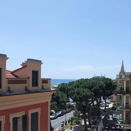 Idyllische Dachwohnung Am Hafen Von Porto Maurizio Apartment