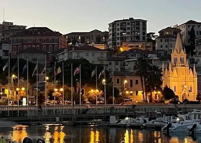 Idyllische Dachwohnung Am Hafen Von Porto Maurizio Imperia